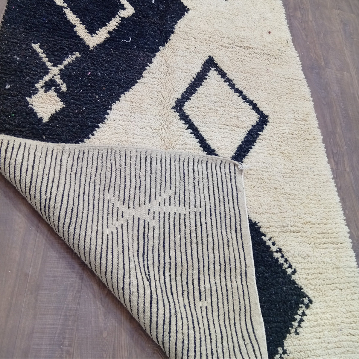 Tapis Marocain Berbère Ivoire Noir, Fait Main, Laine Naturelle, Sur Commande