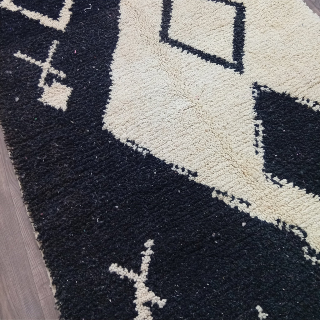 Tapis Marocain Berbère Ivoire Noir, Fait Main, Laine Naturelle, Sur Commande