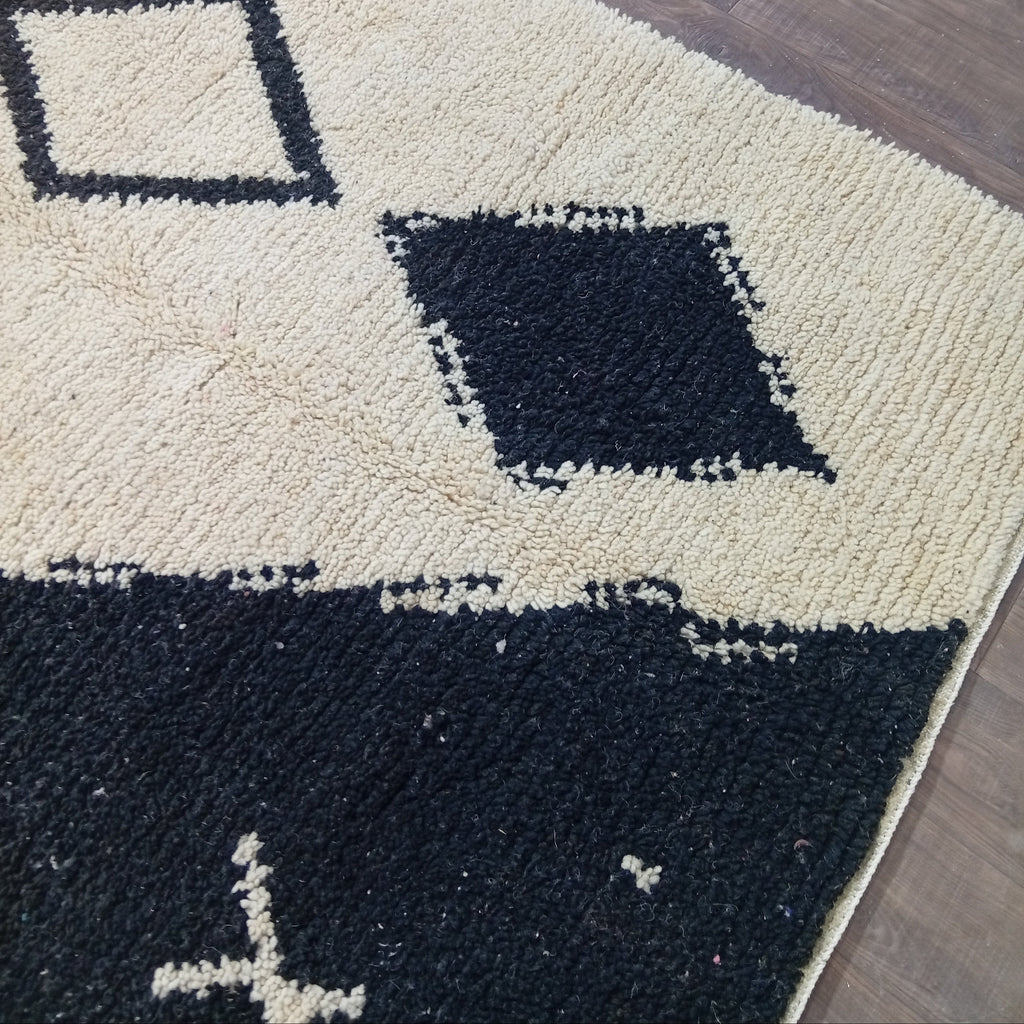 Tapis Marocain Berbère Ivoire Noir, Fait Main, Laine Naturelle, Sur Commande