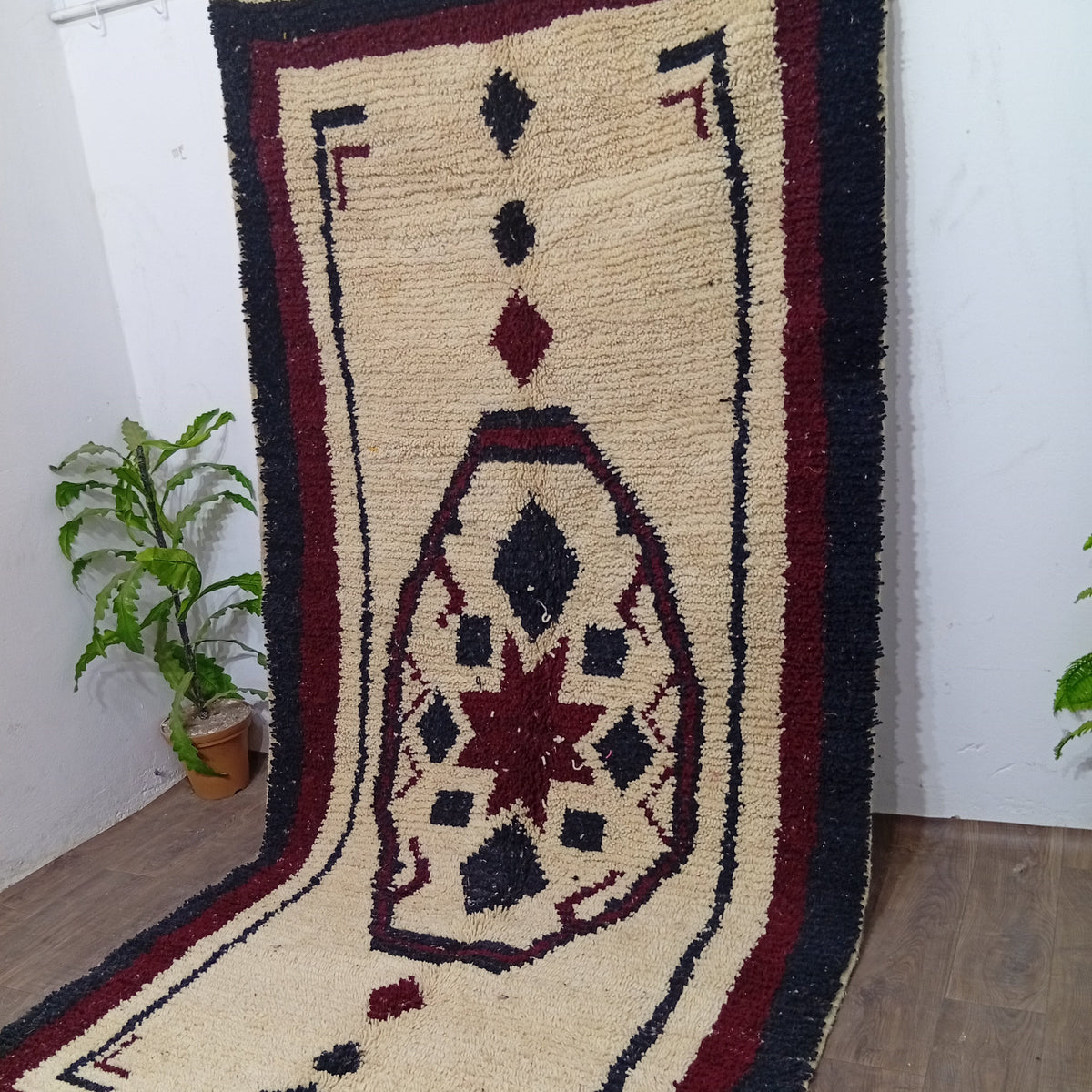 Tapis Berbère Marocain Fait Main Ivoire Bordeaux Noir – Tapis Amazigh Custom