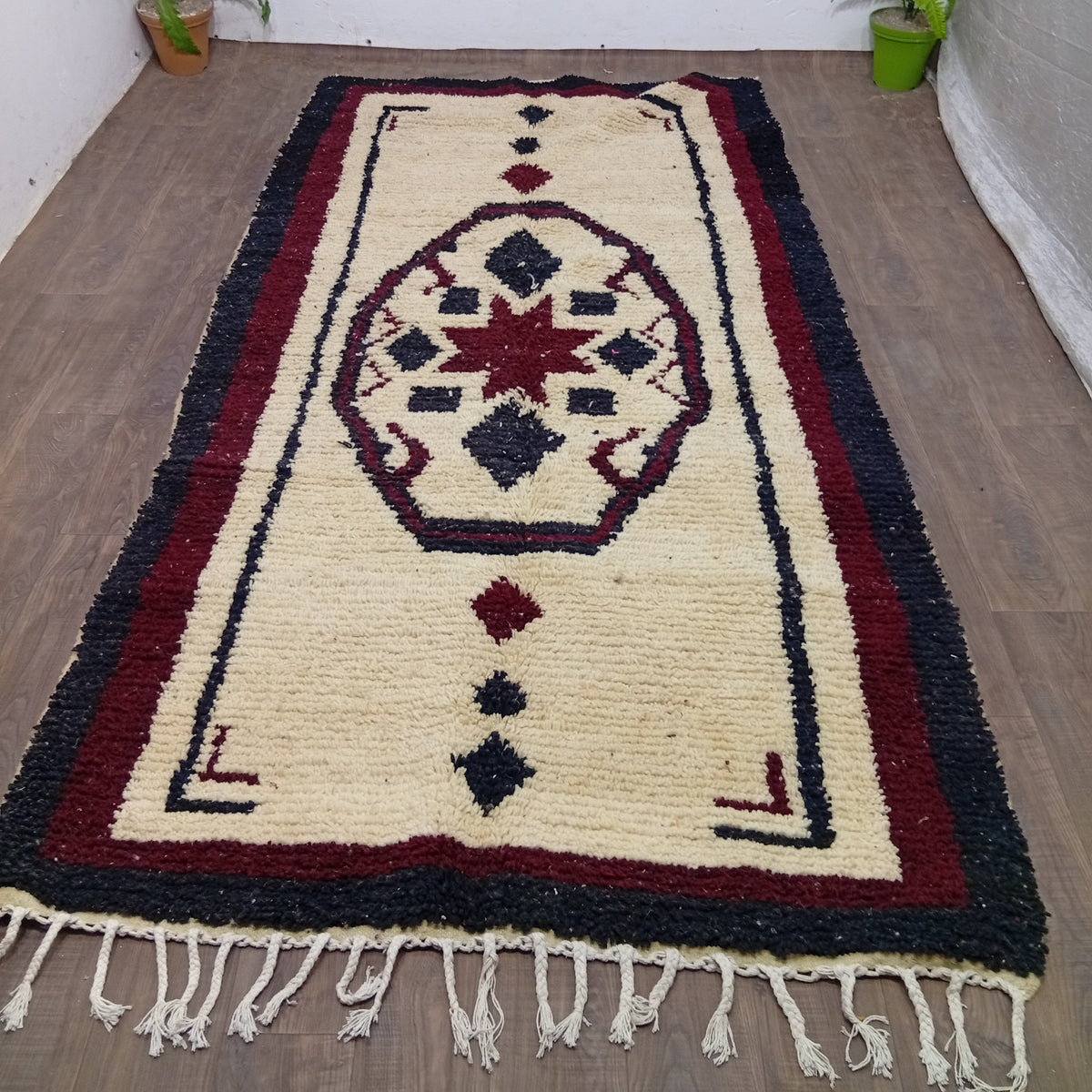 Tapis Berbère Marocain Fait Main Ivoire Bordeaux Noir – Tapis Amazigh Custom