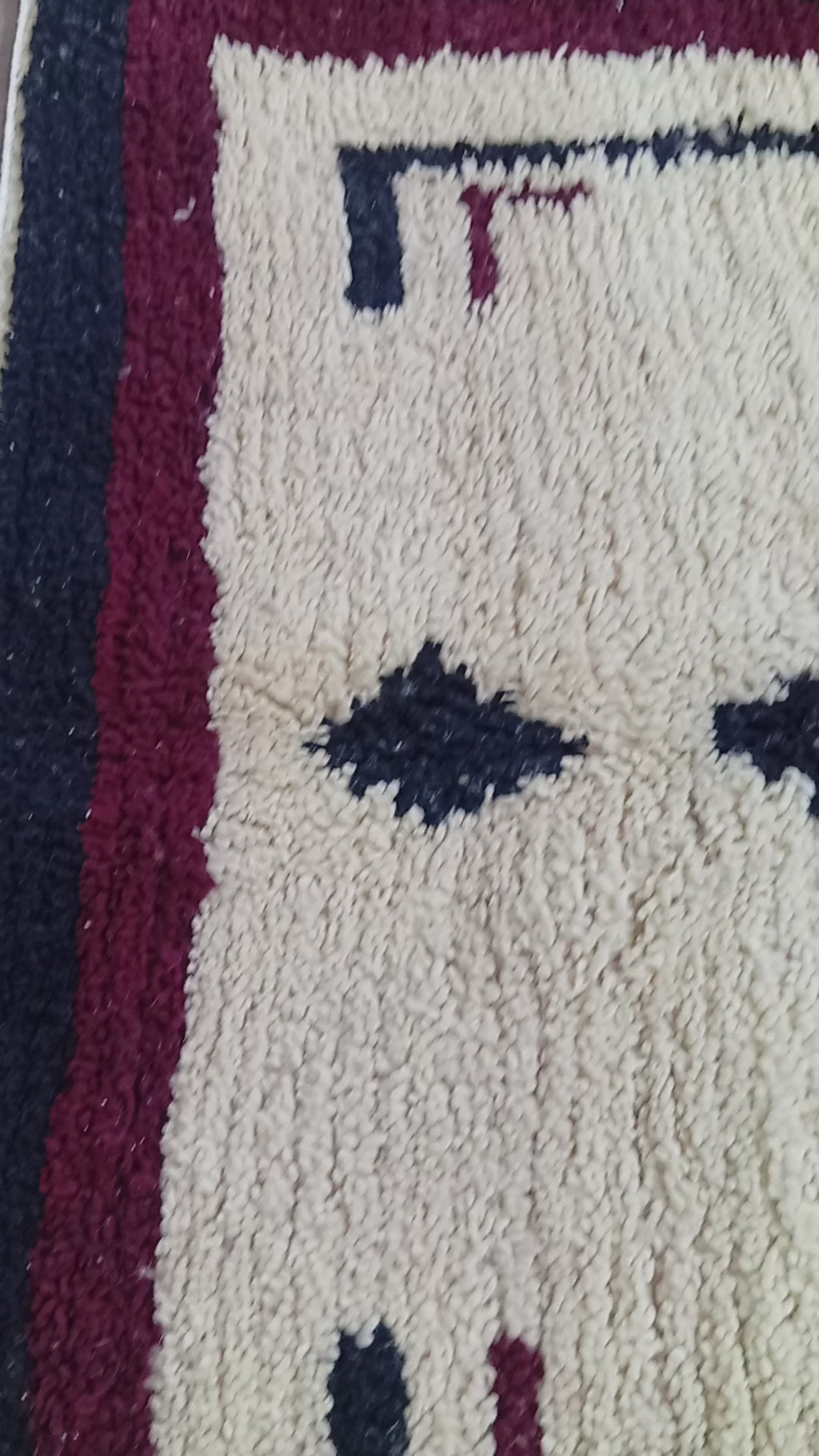 Tapis Berbère Marocain Fait Main Ivoire Bordeaux Noir – Tapis Amazigh Custom